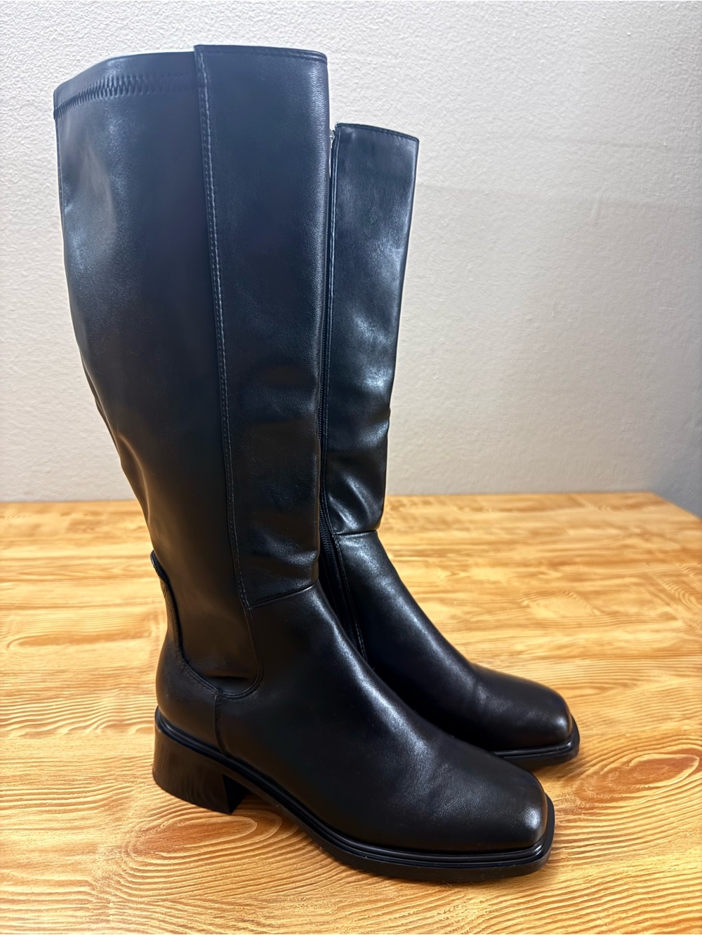 Black Knee-High Flat Boots, Women's Size 6.5 – Like New - 694
